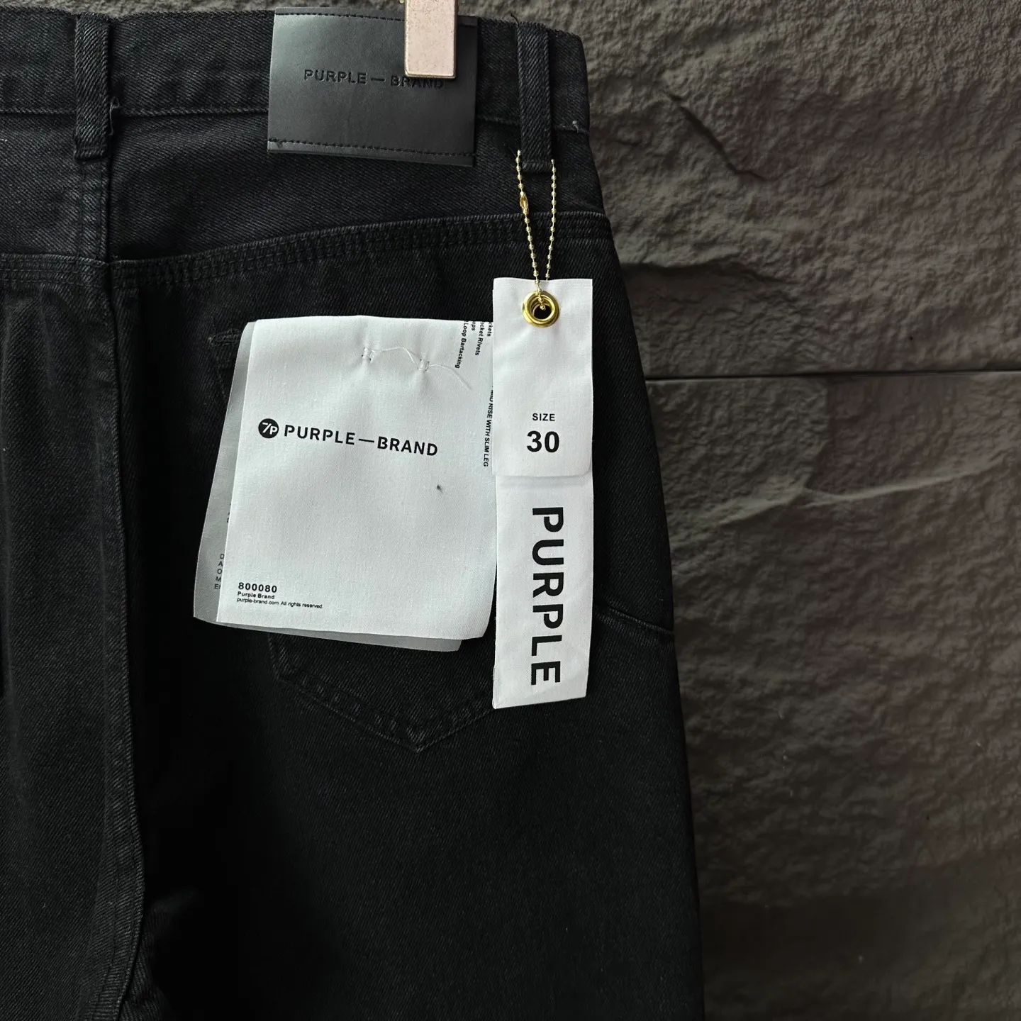 PURPLE BRAND 2025New Arrival Couple's Style Washed Loose Bootcut Jeans High Version High Version Top Ceiling Quality Styles with different washed textures are very friendly to people with thin legs and thick legs. The loose bootcut style is very flattering to the leg shape. Moderate length that never goes out of style, easy to match with casual, basic styling for various styles, a must-have in the wardrobe! The fabric is stiff but also makes the upper body soft without losing texture. The washing process is even more perfect. It is a must-have item for everyone! ! ! Washed wheat, hang tag, pants label, three labels complete Color: Black Size: 28, 30, 32, 34, 36 (five sizes)